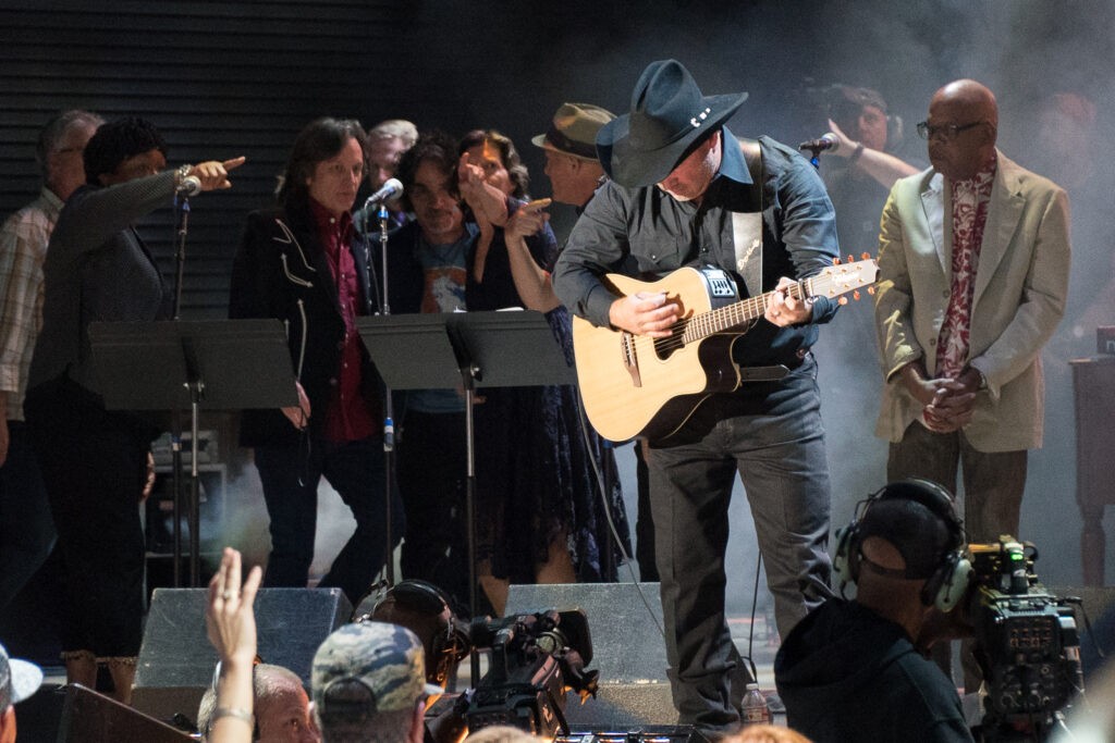 RockyMtWay GarthBrooks Color